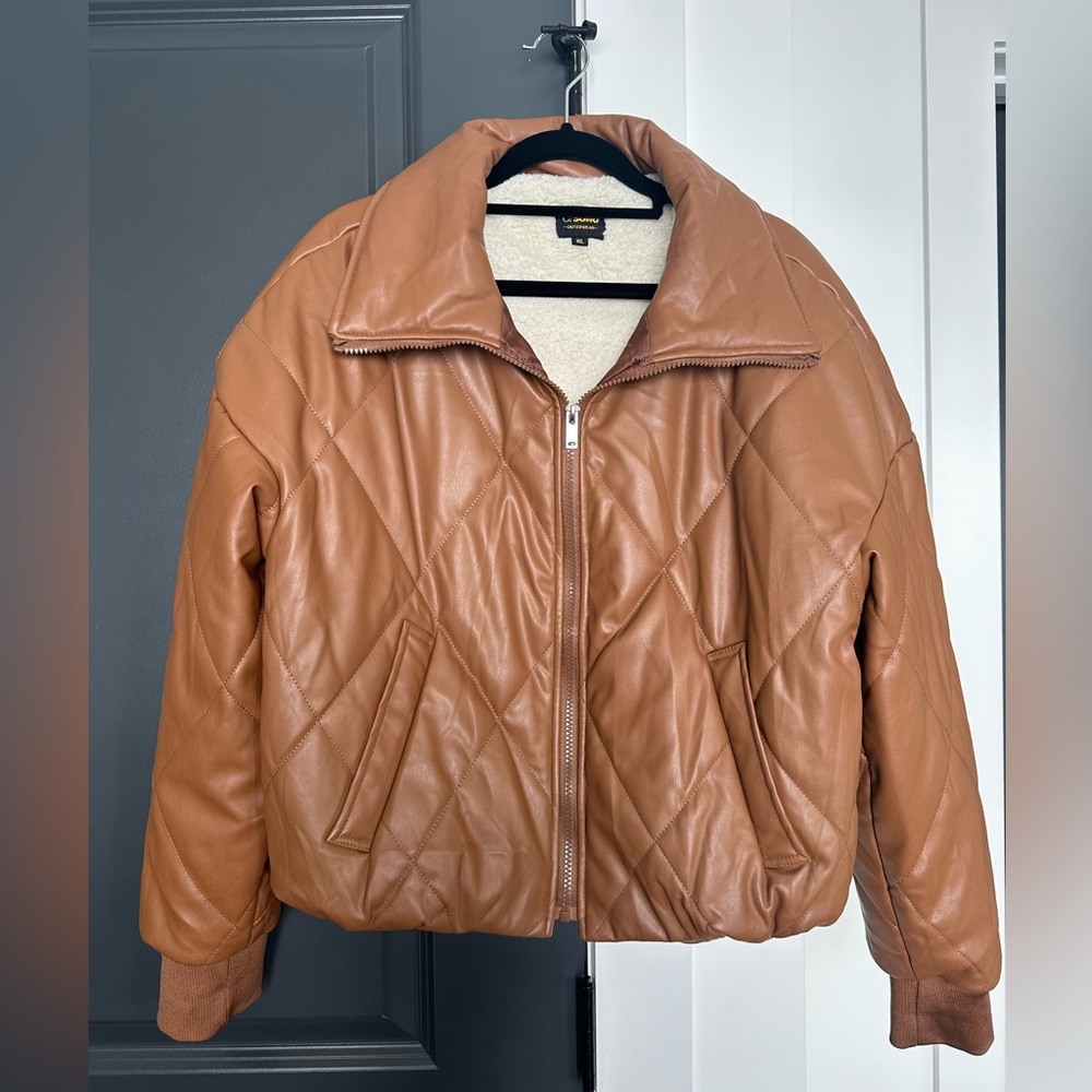 Bomber brown jacket with fleece in the inside, S/M/L size, super warm and chick!